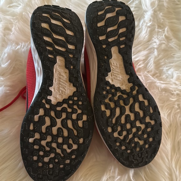 Nike red shoes - Picture 2 of 3